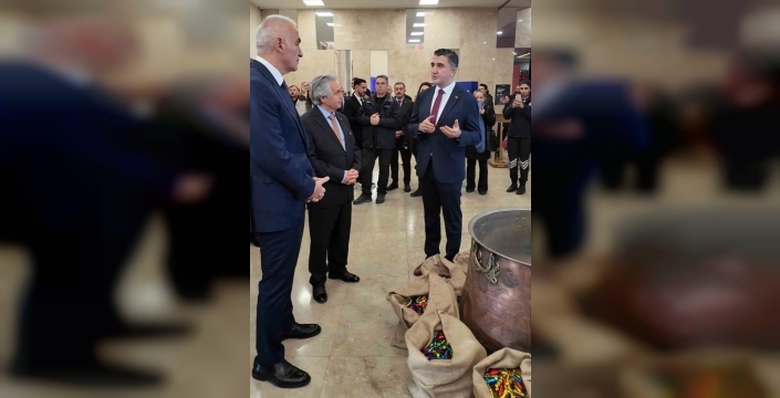 Bakan Ersoy, Ankara'da Mesir Macunu kararak geleneği yaşattı