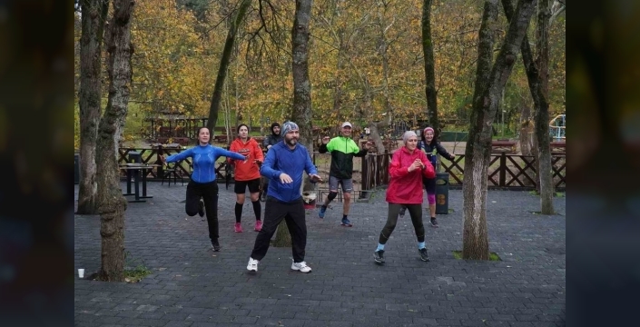 Balıkesir'de yağmura rağmen coşkuyla koşuldu: 'Her Adım Bir İz' halk koşusu başladı