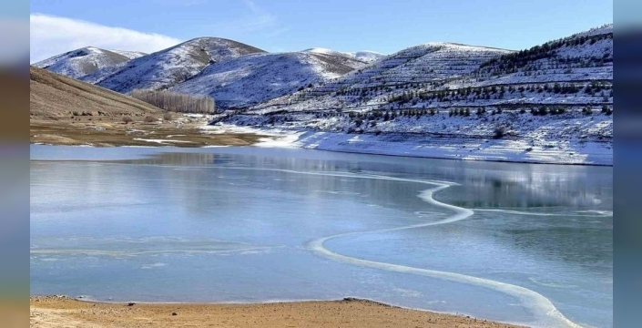 Bayburt buz kesti: Gölet yüzeyi dondu, termometreler eksi 19'u gösterdi