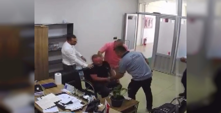 Belediye önünde kendini yakan adamın dehşet anları kamerada