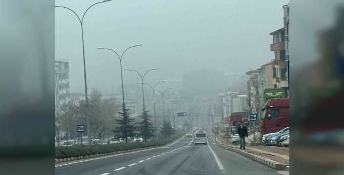 Bilecik'te sis, sürücülere zor anlar yaşattı