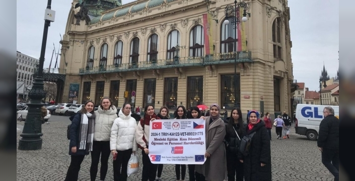 Bilecikli gençler Prag'da tekstilin geleceğini öğrendi: İnovasyon eğitimiyle mesleklerine yeni bir soluk kattılar