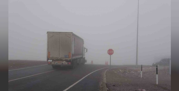 Bitlis'te yoğun sis ulaşımı felç etti, sürücüler dikkat!