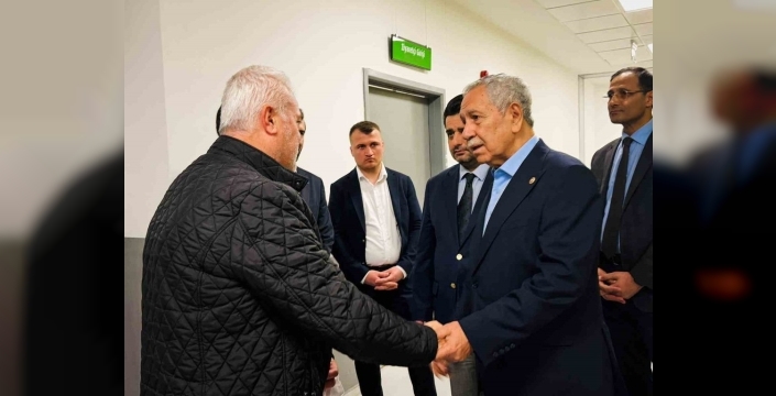 Bülent Arınç, yoğun bakımdaki belediye başkanını ziyaret etti