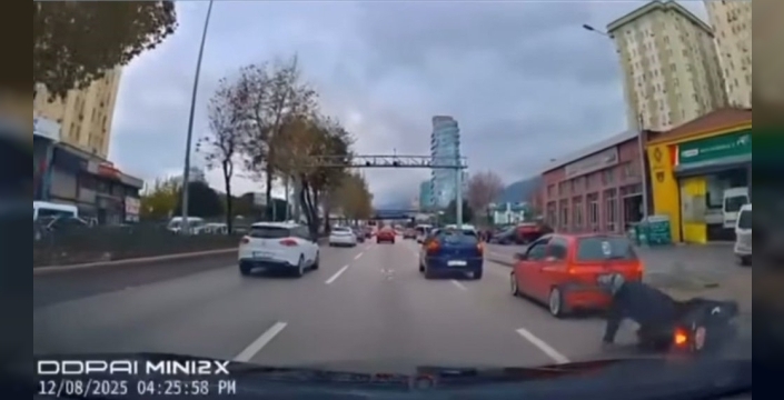 Bursa'da motosiklet sürücüsü ölümden döndü, korkunç anlar kamerada