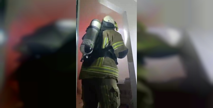 Bursa'da nefes kesen anlar: İtfaiyeciler çöken tavandan saniyelerle kurtuldu!