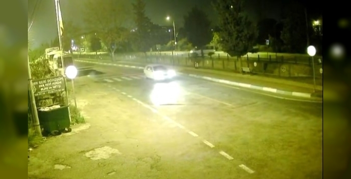 Bursa'da şok edici kaza: Minibüs dereye uçtu, sürücü yaralandı