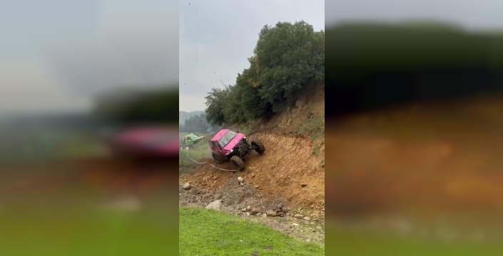 Bursa off-road yarışında nefes kesen anlar: Araç takla attı, sürücü mucizevi şekilde kurtuldu!
