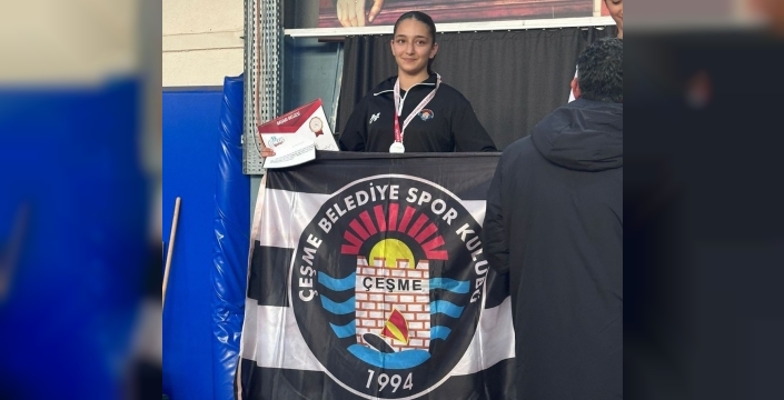 Çeşme Belediyespor'un genç taekwondocuları, ilk kez katıldıkları yarışmada gururlandıran başarıya imza attı