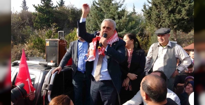 CHP'den istifa eden Çakır, memleketi Mersin'de coşkuyla karşılandı ve 'Mezarlıkta rakı içenlere lanet olsun' dedi