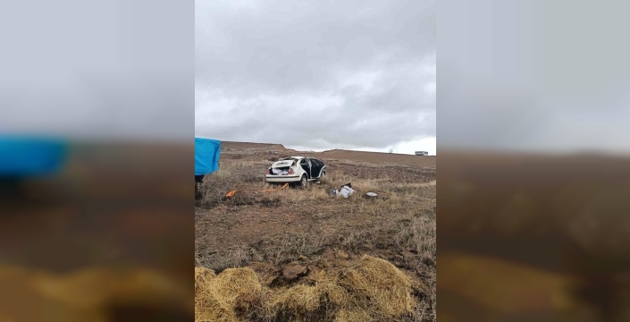 Çorum'da yürekleri ağza getiren kaza: Araç tarlaya uçtu, 2 kişi yaralandı