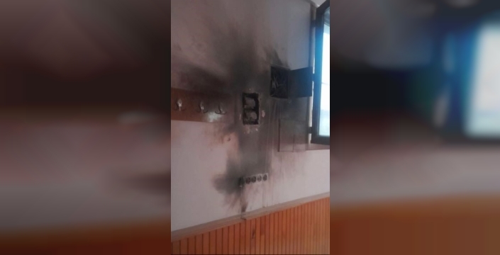 Denizli'deki camide yıldırım düştü, panik anında soğukkanlı cemaat yangını söndürdü!