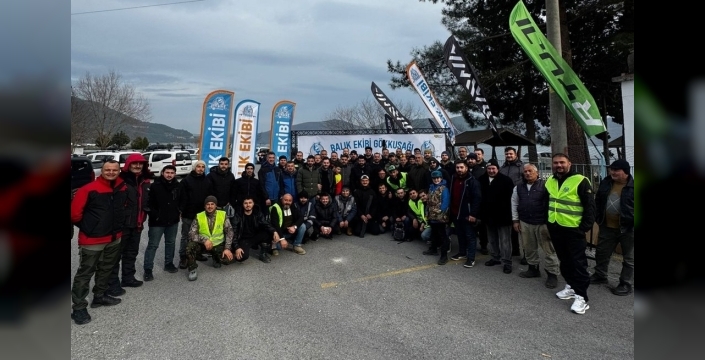 Derbent Barajı'nda 300 balıkçı gökkuşağı alabalığı için oltalarını suya bıraktı