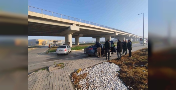 Dur levhasına uymayan sürücü, kavşakta kaza yaptı: 1 yaralı