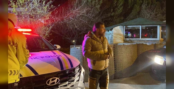 Ehliyetini yenilemeyen sürücü, '2 milyon krom getirdim' diyerek polise meydan okudu