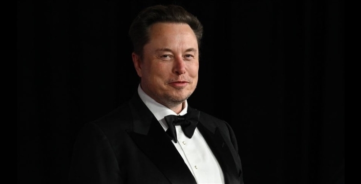Elon Musk, 700 milyar doları aşarak servet rekoru kırdı: Tarihi an!