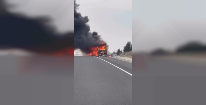 Eskişehir'de seyir halindeki otobüs alev alev yandı: 25 yolcu son anda kurtuldu