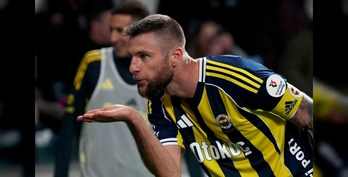 Fenerbahçe'nin Slovak savunma duvarı Skriniar, Başakşehir ağlarını sarsarak sezonun ikinci golünü attı