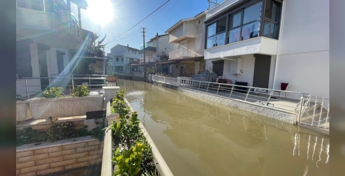 Foça Venedik'e döndü: Sel felaketine gecikmeli tedbirler tepki çekti!