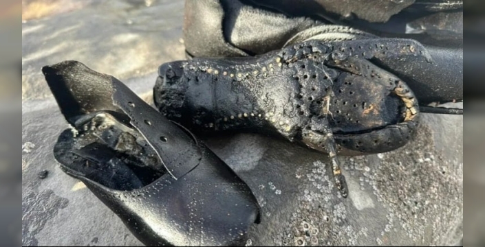 Galler sahillerinde 150 yıllık ayakkabılar ortaya çıktı