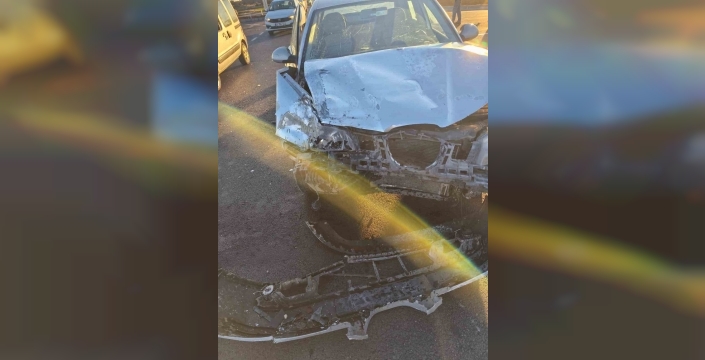 Gaziantep'te otomobil ile kamyonet çarpıştı: 5 kişi yaralandı