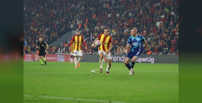 Göztepe, Samsunspor'u 2-0 mağlup ederek sahasında coşku yaşattı