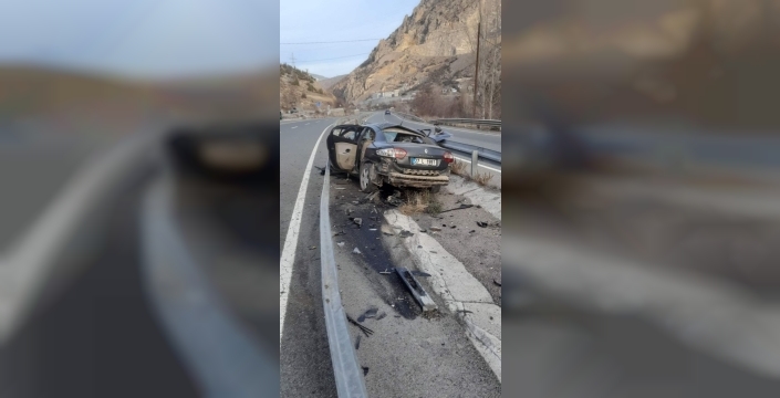 Gümüşhane'de buzlu yolda direksiyon hakimiyeti kaybı: 1'i ağır 4 yaralı