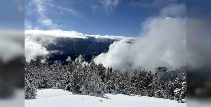 Gümüşhane'de doğa tutkunları kartpostallık manzaralar eşliğinde yürüyüş yaptı