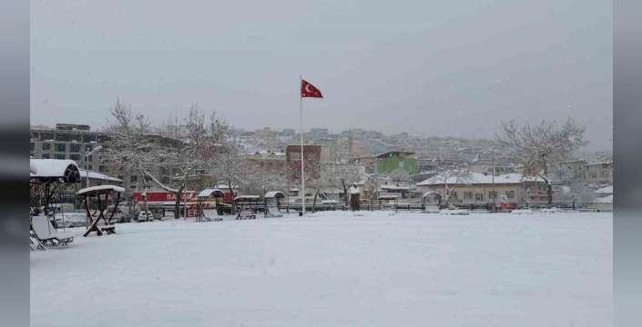 Hacılar'da kar yağışına karşı belediye seferber: Başkan Özdoğan 'rahmet ve bereket' dedi