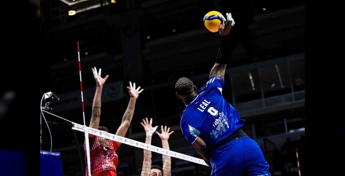 Halkbank, Efeler Ligi'nde Ziraat Bankkart'ı 3-0 mağlup etti