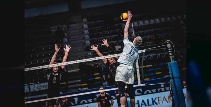 Halkbank, Spor Toto'yu set vermeden devirdi