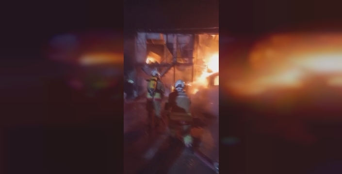 Hatay'da şantiyedeki işçi yatakhanesi alevlere teslim oldu, can kaybı yaşanmadı