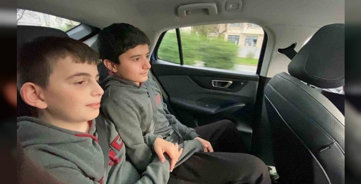 Hopa Kaymakamı, öğrencilere Togg'un yeni modeliyle şehir turu attırdı