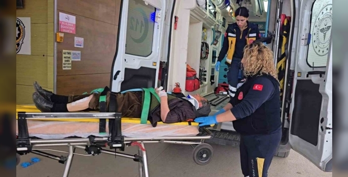 İnegöl'de kırmızı ışık ihlali dramı: İki araç çarpıştı, 2 kişi yaralandı