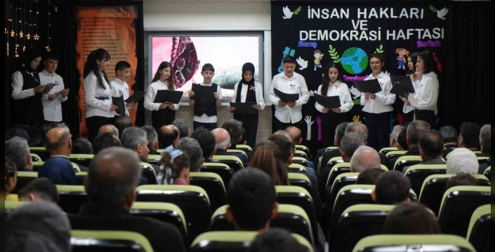 İnsan Hakları Günü'nde Filistin ve Doğu Türkistan'a Vurgu Yapıldı: Bayburt'ta Duygusal Anlar