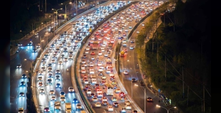 İtalya'da trafikte 10 dakika gecikene para iadesi geliyor