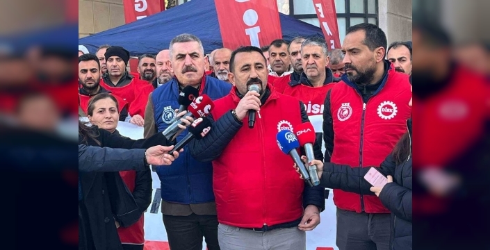 İzmir'de işçilerin çıplak ayak direnişi: 'Arkadaşlarımız işe dönene dek mücadele sürecek