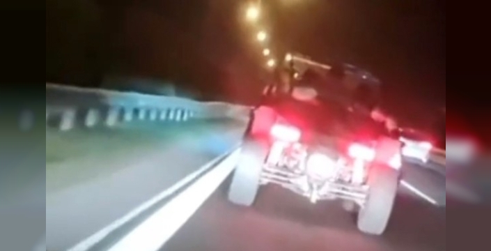İzmir'de trafik canavarı polis takibiyle yakayı ele verdi