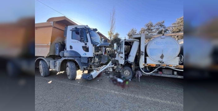 İzmir'de trafik kazası: Kamyon ile kamyonet çarpıştı, bir yaralı