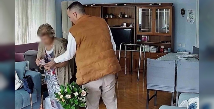 İzmir'de yaşlı kadınları 'Manda Yoğurdu' bahanesiyle dolandıran hırsız kamerada yakalandı!