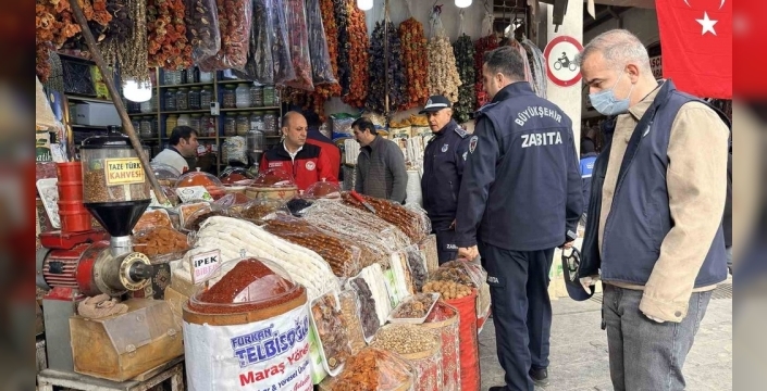 Kahramanmaraş'ta tarihi Kapalı Çarşı'da gıda denetimi şoku: Son kullanma tarihleri tek tek kontrol edildi
