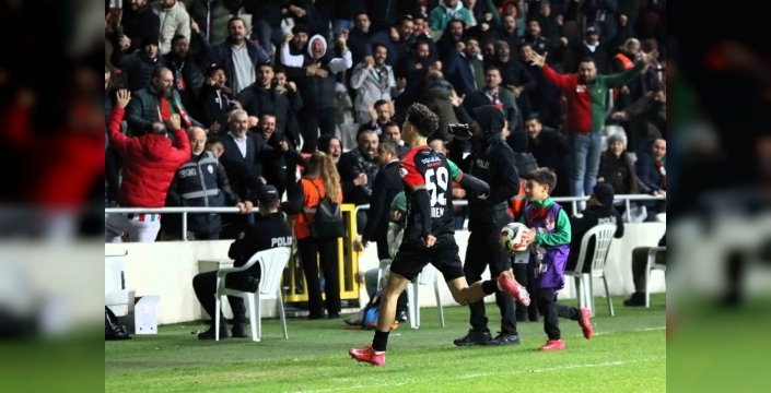 Karşıyaka, devre arasına galibiyetle girdi