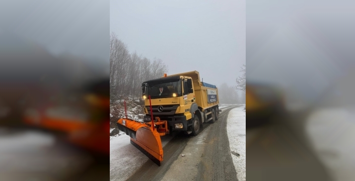 Kartepe'nin zirvesi beyaza büründü: Kartpostallık manzaralar oluştu