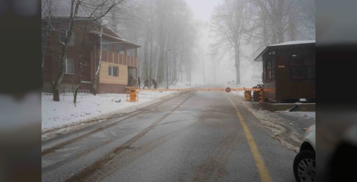 Kartepe zirvesi beyaza büründü: Doğaseverler akın etti