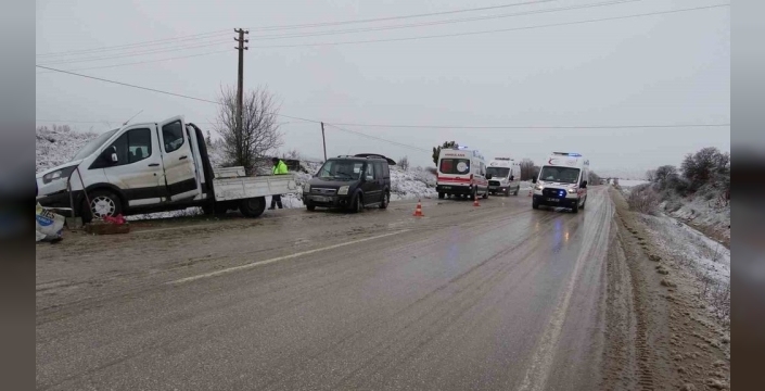 Kastamonu'da işçileri taşıyan kamyonet devrildi: 7 yaralı