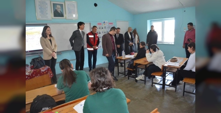 Kaymakam Kumcu, Zaferler Mahallesi'nde vatandaşlarla buluştu