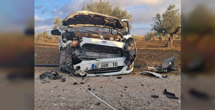 Kilis'te kafa kafaya çarpışma: 3 kişi yaralandı, 2'si ağır