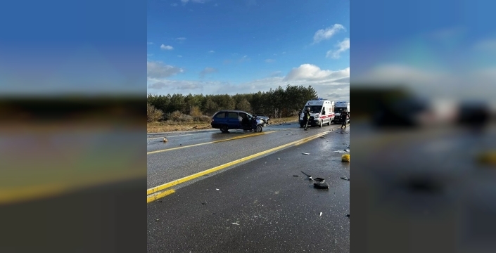 Kırklareli'de sınır kapısı yolunda iki araç çarpıştı: 5 kişi yaralandı