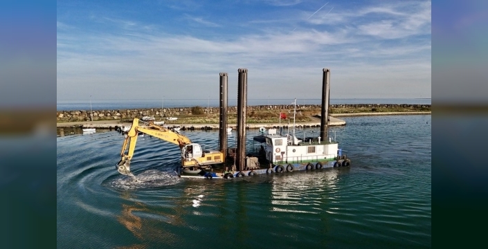 Kurupelit Marina'da deniz dibi temizlendi, çevreye nefes aldırdı!