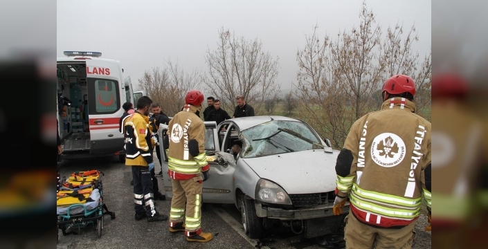 Manisa'da kontrolden çıkan otomobilde feci kaza: 1 ölü, 1 yaralı